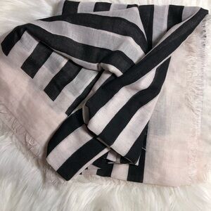 Steve Madden Black and White Scarf - NWOT